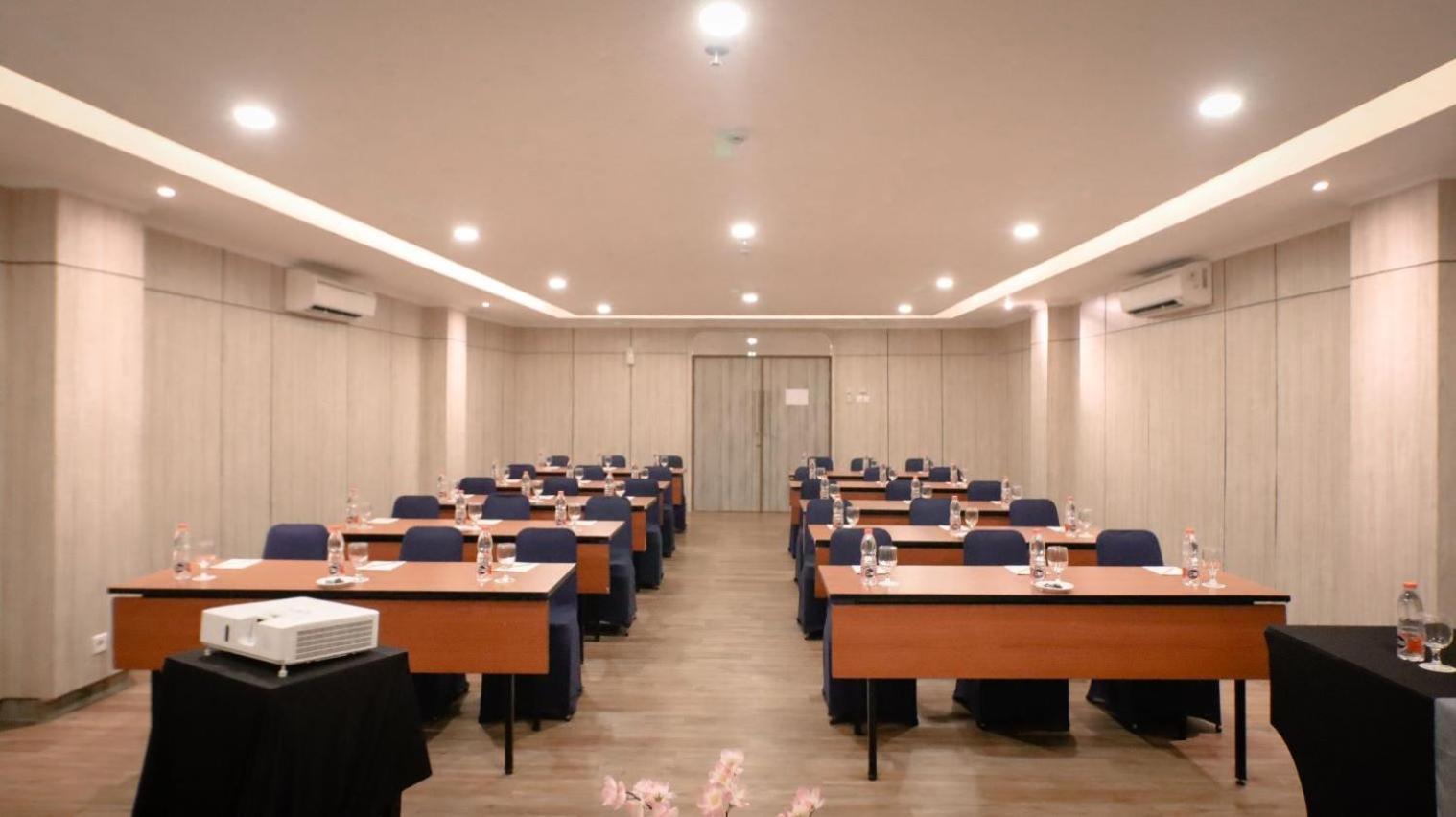 Solia Hotel Yosodipuro Surakarta  Exterior photo